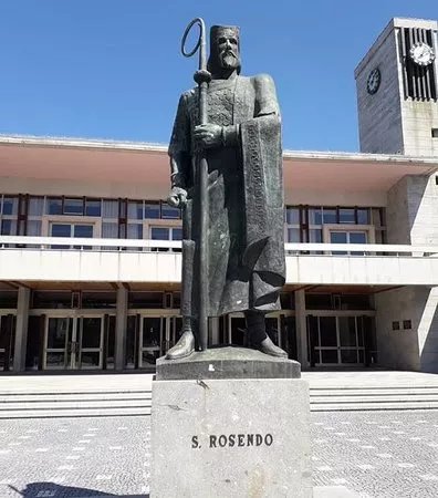 Estatua de Sao Rosendo