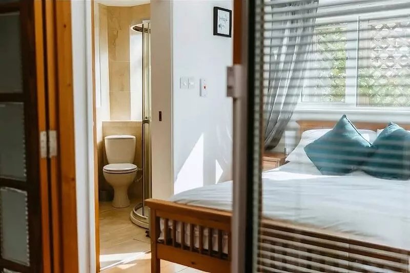 Light and airy with parking nearby