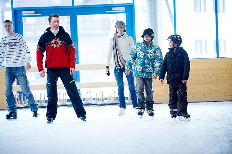 Eislaufhalle