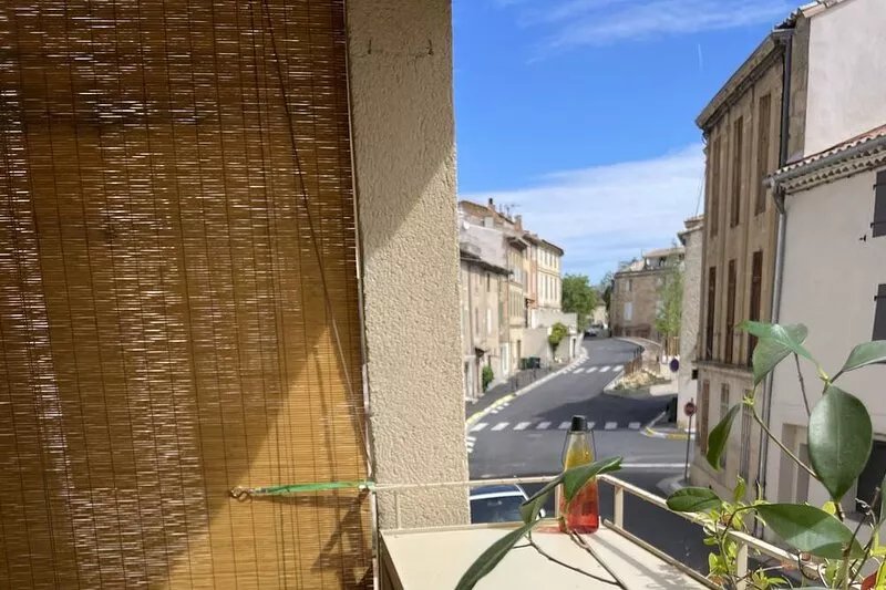Village house with 3 bedrooms, sleeps 6, in the heart of a Provencal village