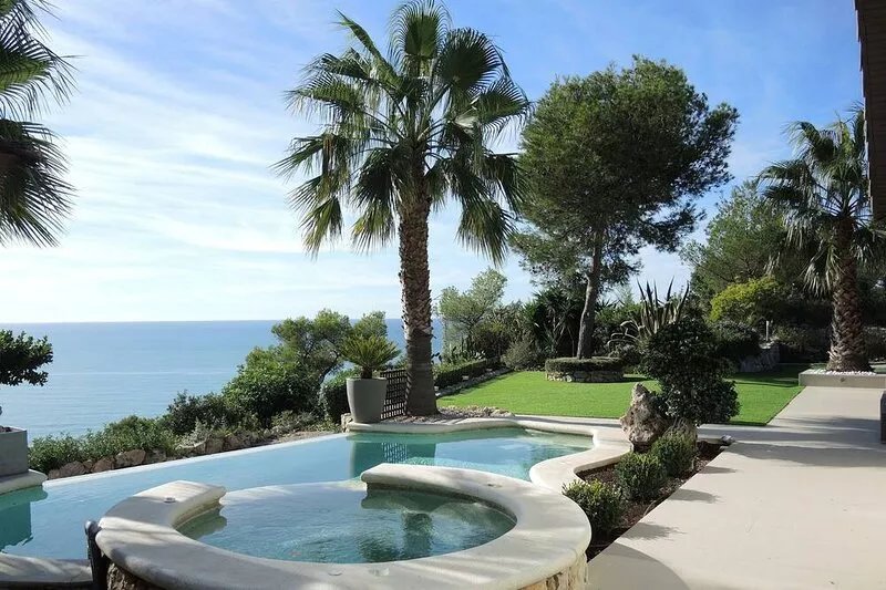 Villa Vista, Breathtaking Sea Views, Stylish , Refurbished Peaceful Location