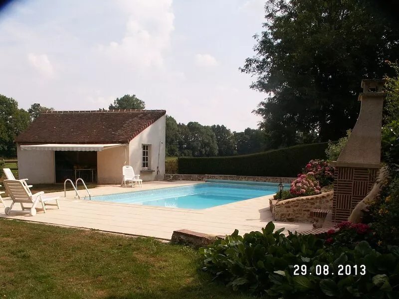 In the Pays de Brou single storey house in the countryside in Unverre