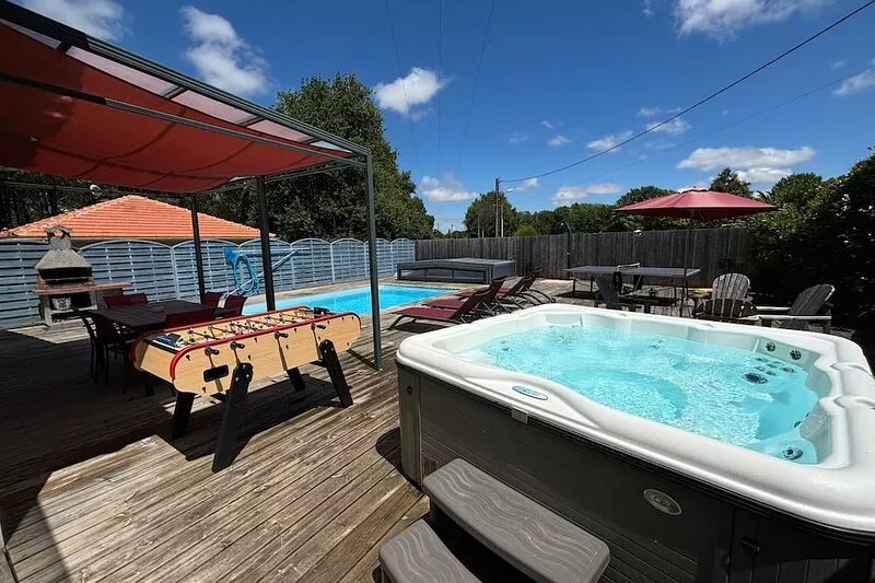 Near soulac/sea Villa sleeps 7 with heated indoor swimming pool, jacuzzi