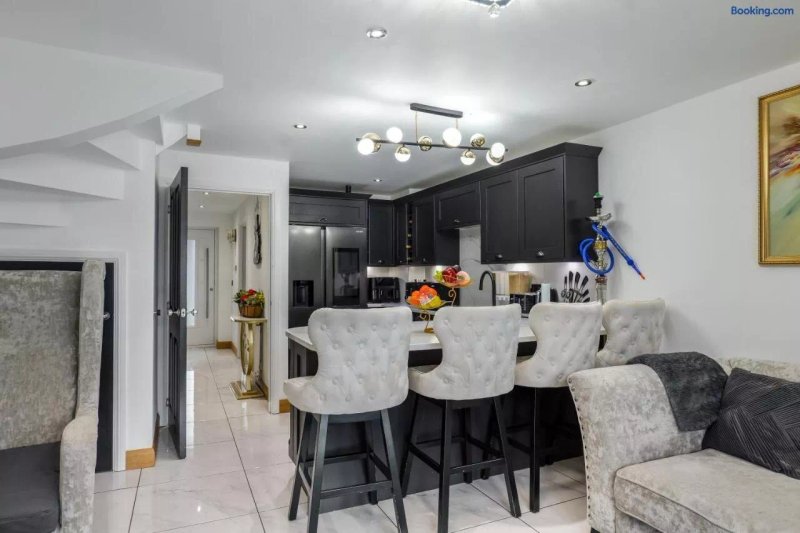 Luxurious 4 Bedroom House