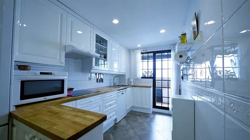 Beautiful 3 Bedroom apartment very near Madrid city, Wifi, AC, Pool, Paddle.