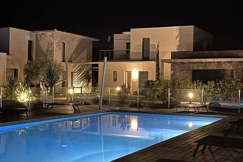 Air-conditioned 75 m² apartment with 20 m² terrace Near the bay of Saint-Cyprien