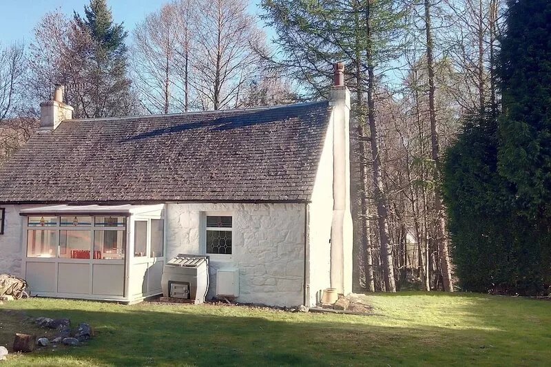 Tigh Mo Mhiann: Well-equipped cottage with original charm. No smoking no pets.