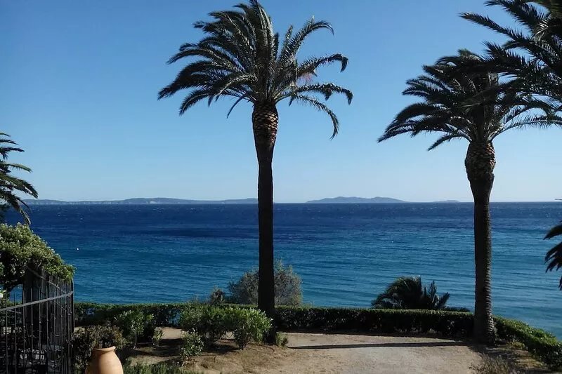New villa with superb views of the Iles d'Or - 10 pers.