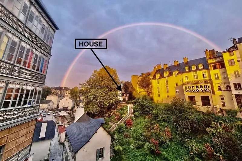 En Hyper Centre de Pau, Maison et Appartement au Calme Avec Terrasse et Parking!