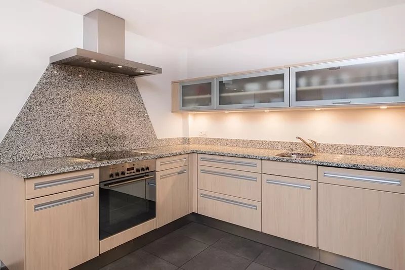 Top vacation apartment for families, large play and sunbathing area, central