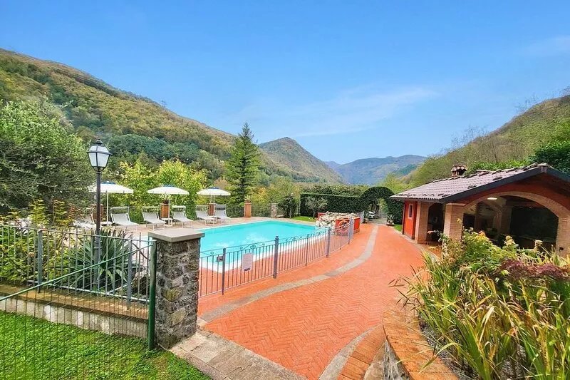 Private Villa with good size private pool, wonderful 2nd outdoor kitchen, WIFI