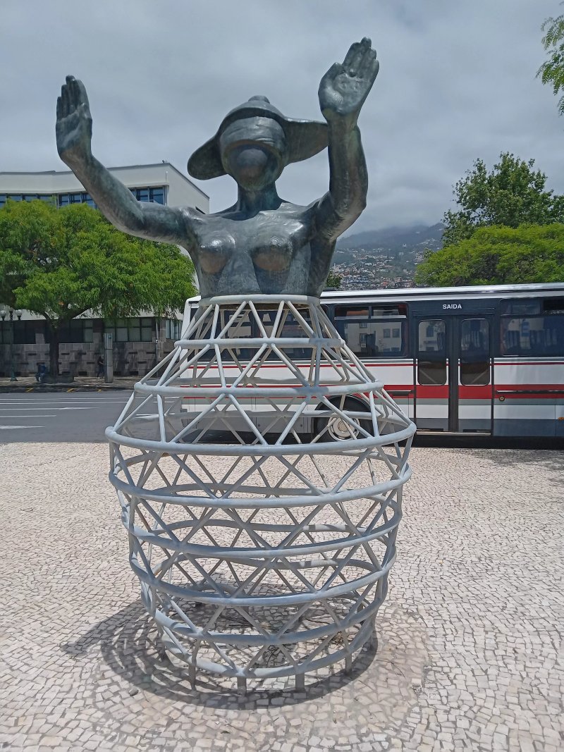 Estatua Cabra-Cega
