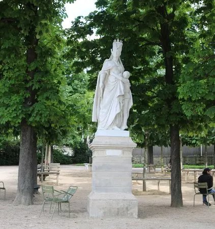 La statue de Marguerite d'Anjou et son fils Edouard