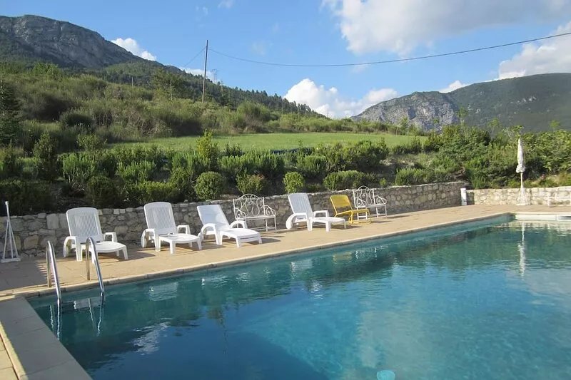 PROMO!22. 06-6. 07. Quiet farmhouse dependence near Sisteron with swimming pool