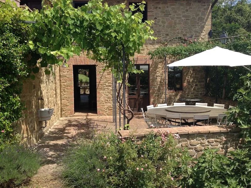 Villa on Chianti hill in heart of Tuscany, super-large pool, 14 ha plot