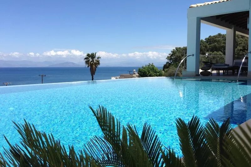 Private pool - Jacuzzi - Sauna - Home Cinema 4 bedroom Villa  in Corfu Greece