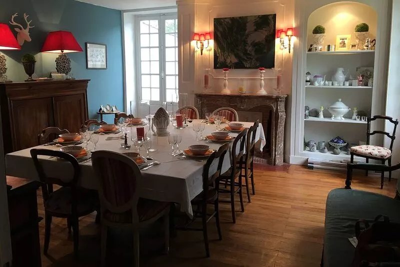 CHEVERNY. Large house 8 people (4 bedrooms) with garden