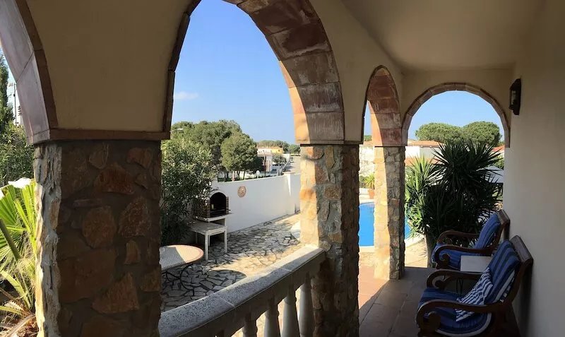 Beautiful Detached Villa with Private Pool, Air Conditioning & Free WIFI