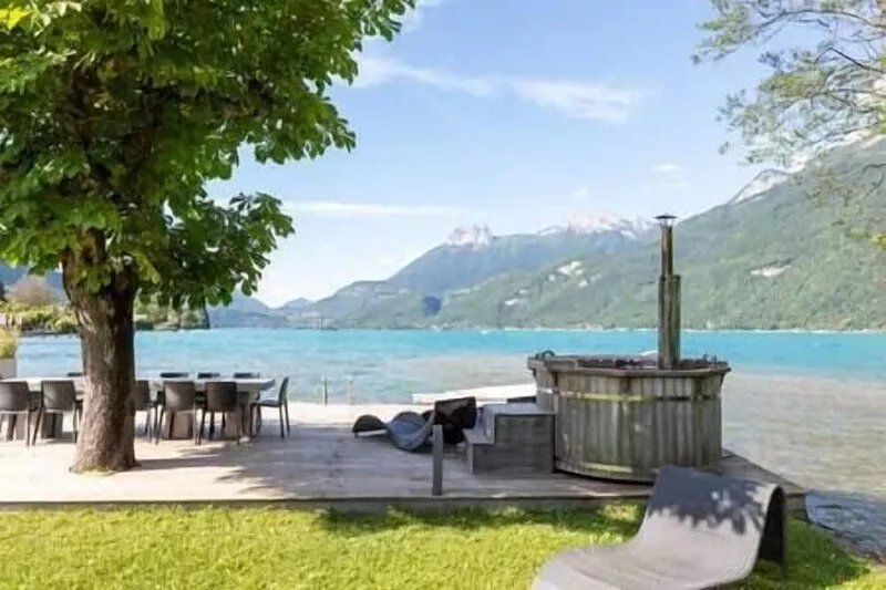 Lakehouse Waterfront Villa 15/18p, Lake Annecy