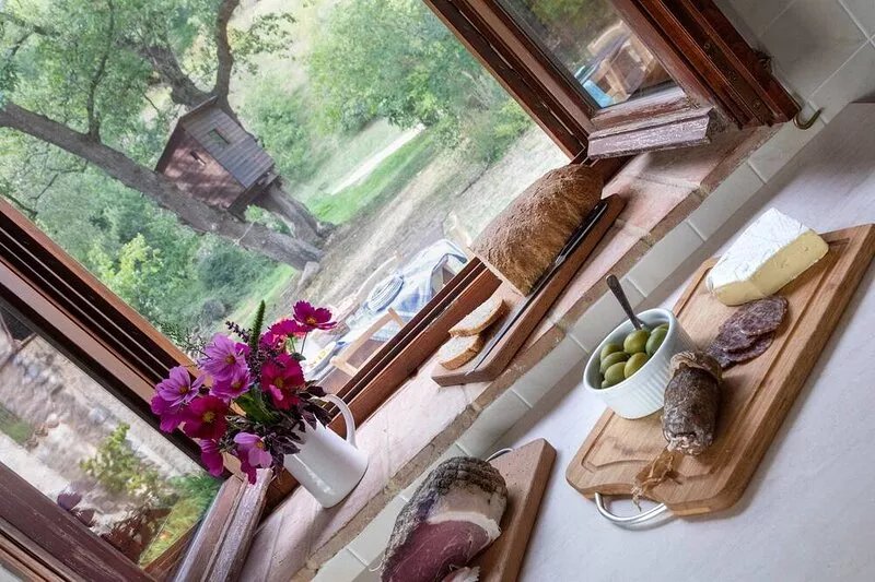 Rural farm-stay in restored villa on working organic farm. Kid friendly!