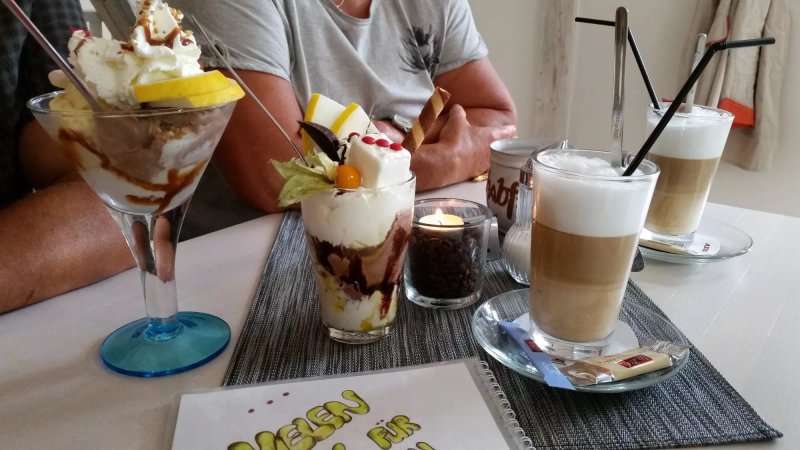 Eiscafe Eiswurfel