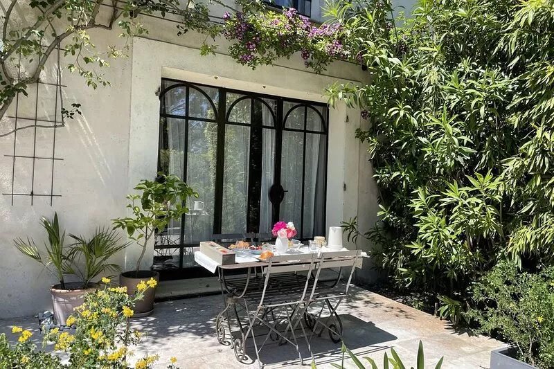 Cottage in an authentic Provencal Mas near ISLE SUR LA SORGUE
