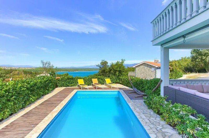 Residencia La Famiglia with heated swimming pool and beautiful Seaview