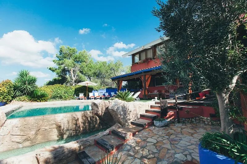 Fantastic Villa 5 minutes from Sitges!! 19 SLEEPERS, wifi, swimming pool