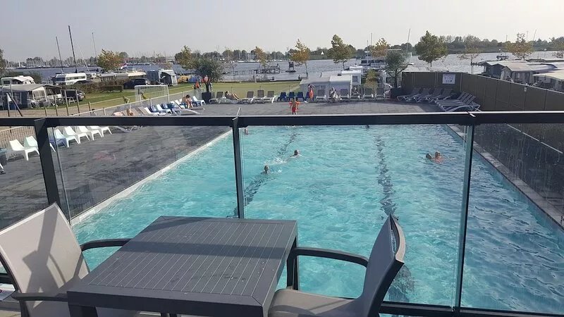 Luxury detached vacation apartment by the river, lounge terrace and WLAN