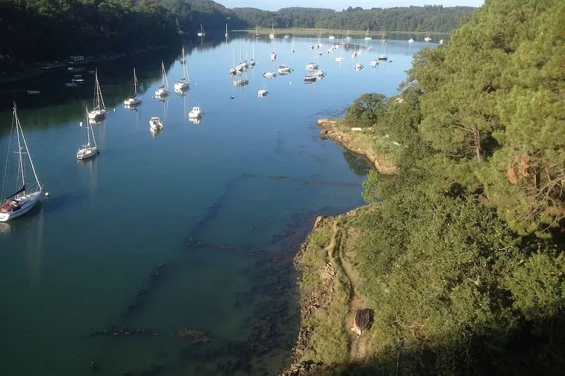 Fisherman's house, 90m2 on the port of Le Bono, 300m2 enclosed garden.