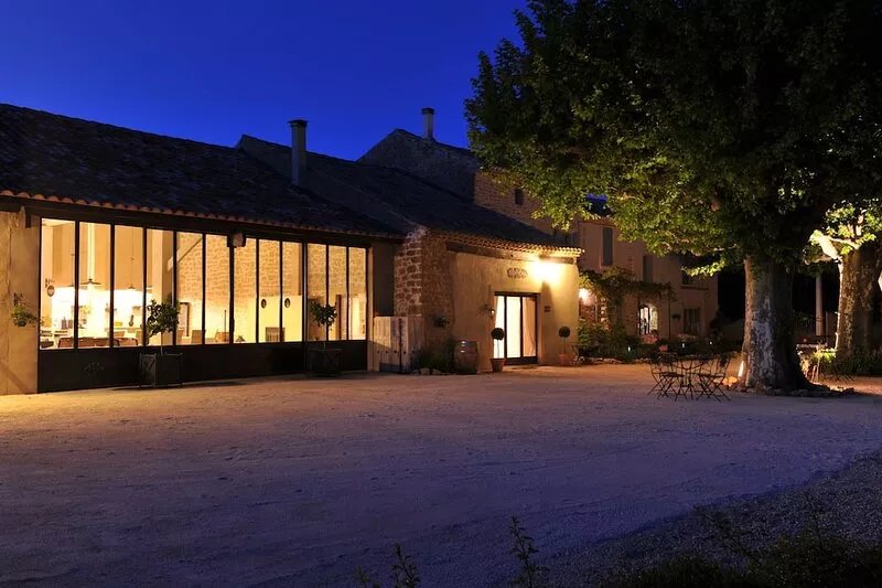 CHARMING GUEST HOUSES IN PROVENCE IN THE HEART OF THE VINES