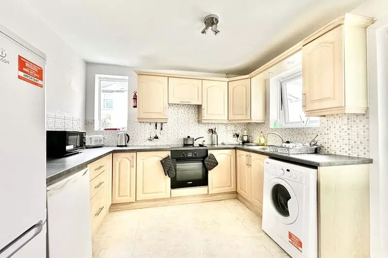 Spacious Three Bed House & Private Garden - New Brighton Beach & Promenade