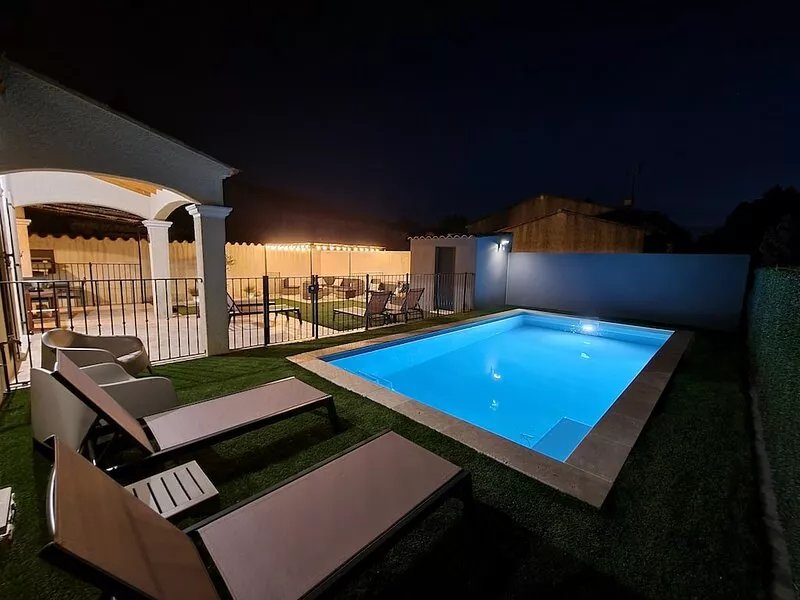 Magnificent villa with heated swimming pool 5 minutes from the city center
