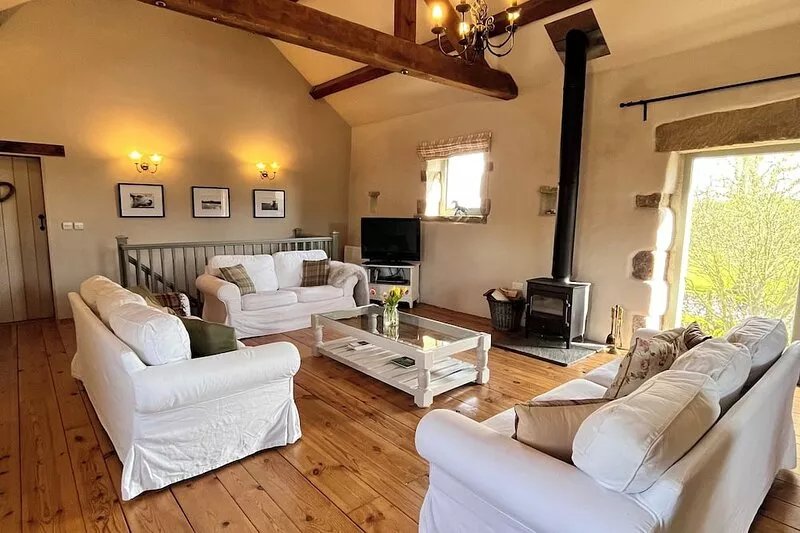 WINNOW BARN - beautiful accommodation for 8 guests  with 4 en-suite bedrooms.