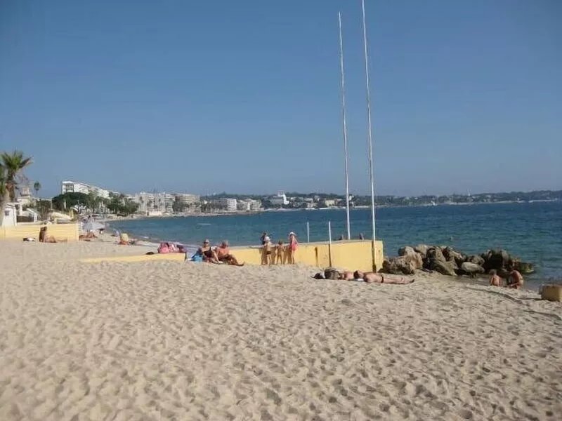 2 Bedroom Apartment, Sea View, 100m from the beach, Sleeps 6.