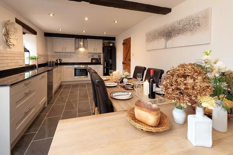 The Old Mill, a beautiful converted barn with hot tub | 4* Gold