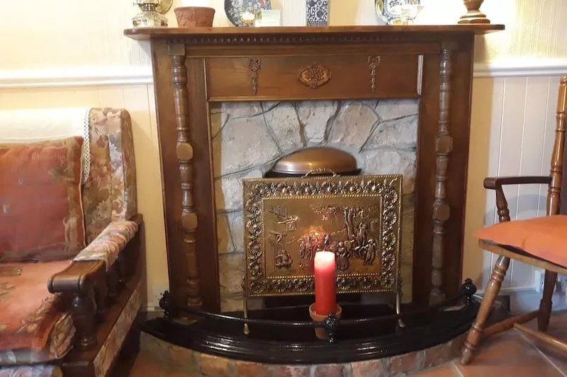 Beautiful Country Cottage & Garden. Free Wi-Fi  3 Bedrooms  Sleeps 6.