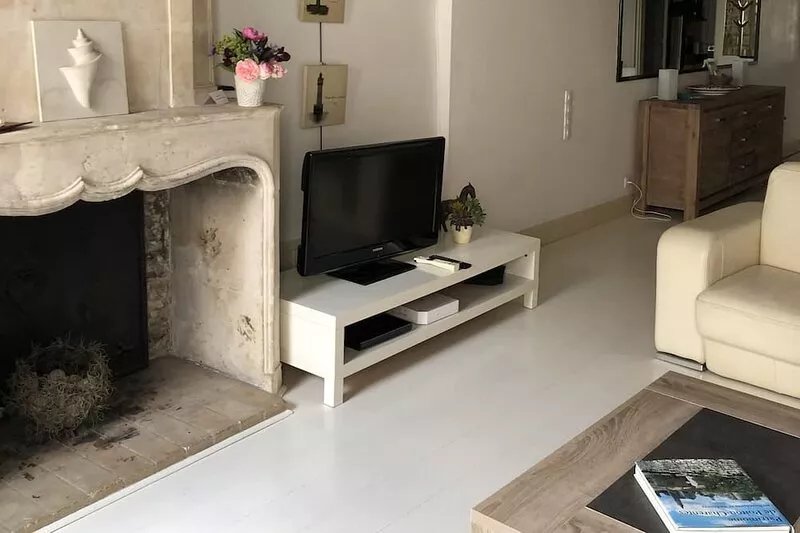 For rent spacious dupleix historic center la rochelle