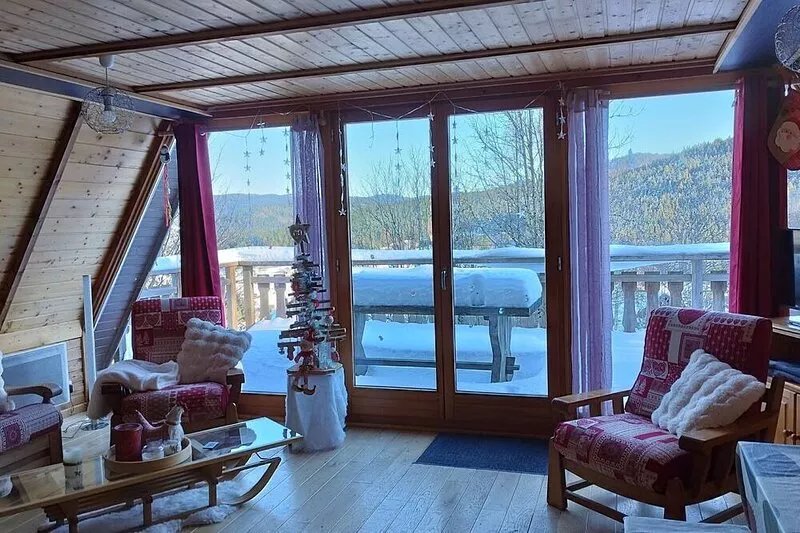 Chalet fireweed quiet, with beautiful views of the valley, (week and weekend)