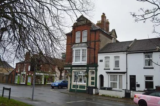 The Junction Tavern
