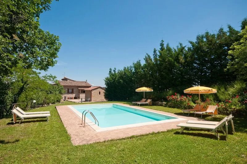 Villa with pool, 4 rooms en suite, WiFi A/C, walking distance from San