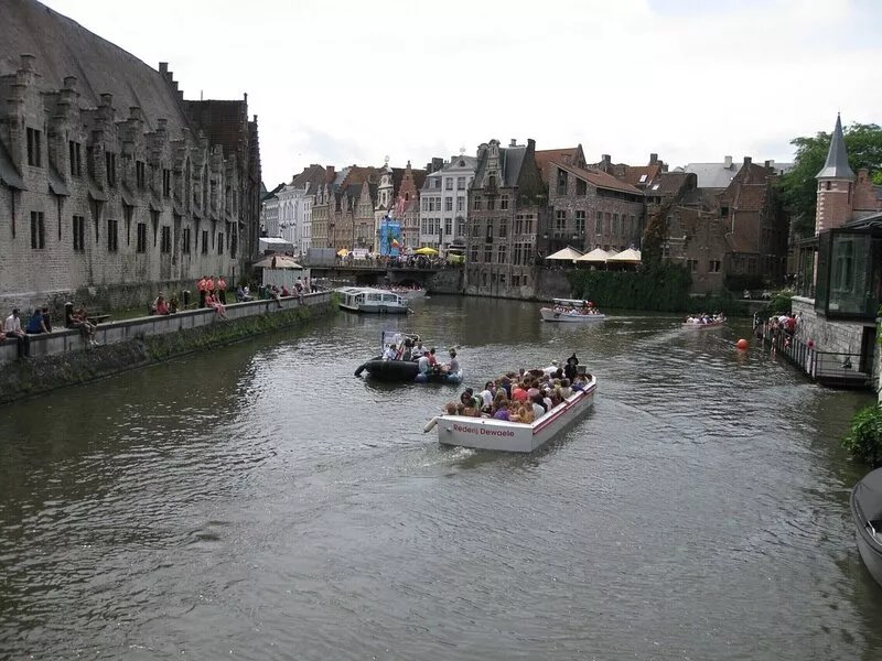 A vacation house for a family/ group of 4 adults in Ghent
