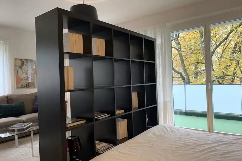 Large charming apartment, bright, close to the center and the Old Town