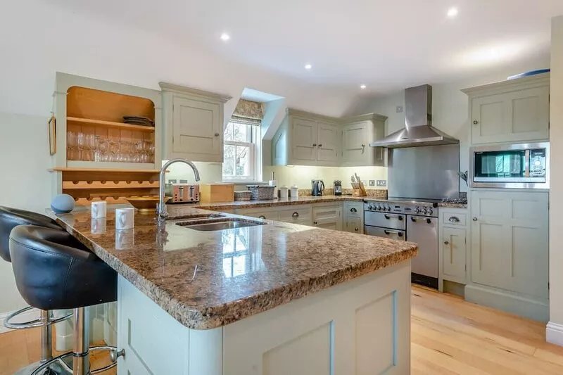 Captains Cottage - Four Bedroom House, Sleeps 8