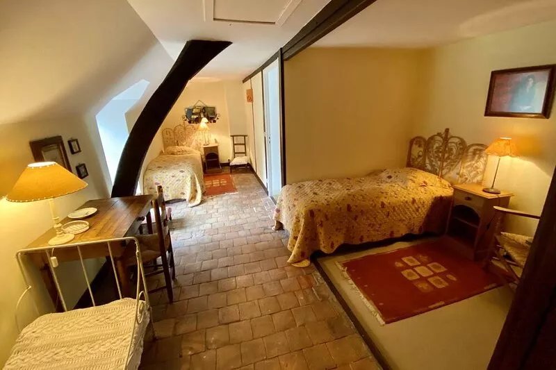 Beautiful cottage with pool , LOIRE VALLEY close to ORLEANS .1 hour from Paris .