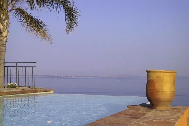 villa T5 + independent studio T2 - infinity pool on the sea -