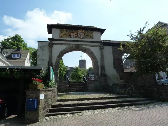 Polle Burghof Prachttor