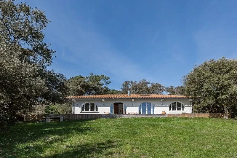 VILLA full SEA VIEW in a green setting.promos may and june 20%.