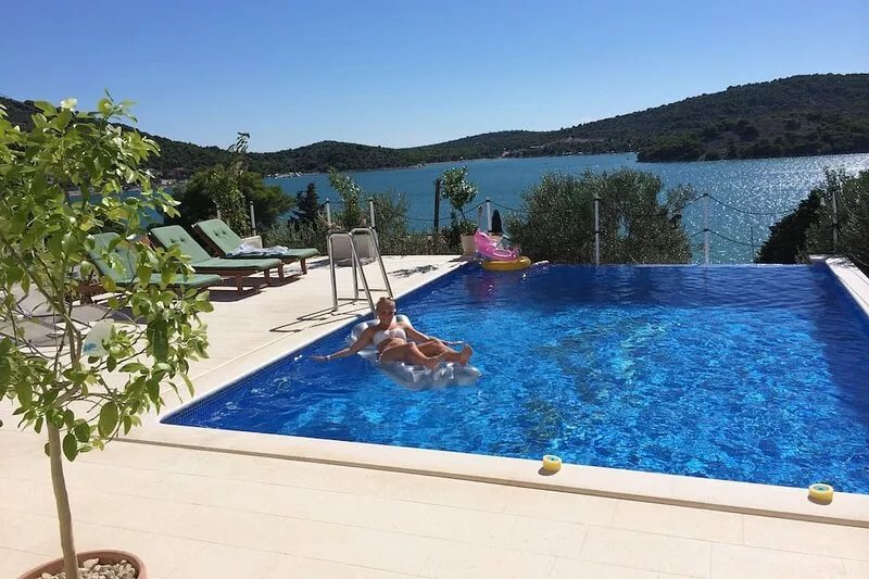 Charming villa with pool in an oasis of calm and relaxation