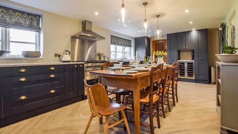 Lovell Cottage - sleeps 6 guests  in 3 bedrooms